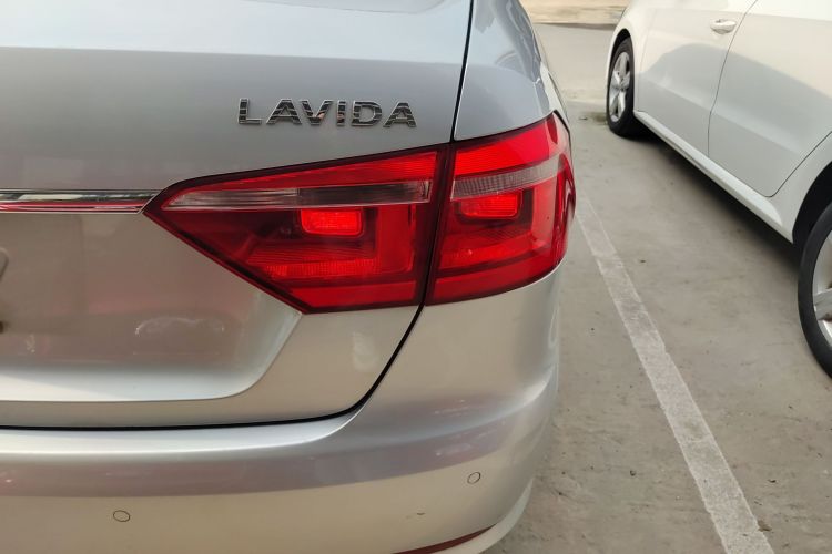 大众 朗逸 2013款 改款经典 1.6L 自动舒适版车身外观9