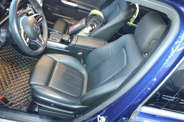 奔驰GLB 2021款 GLB 200 时尚型局部细节19