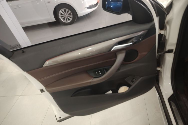宝马X1 2019款 sDrive18Li 尊享型中控内饰7007