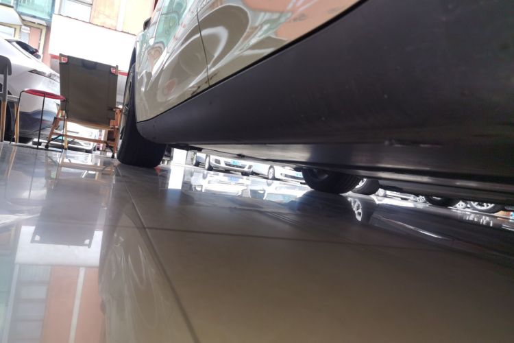 特斯拉 Model Y 2022款 改款 长续航全轮驱动版局部细节9002