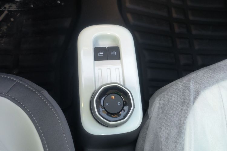 睿蓝汽车 睿蓝蓝气球 2025款 活力版中控内饰18