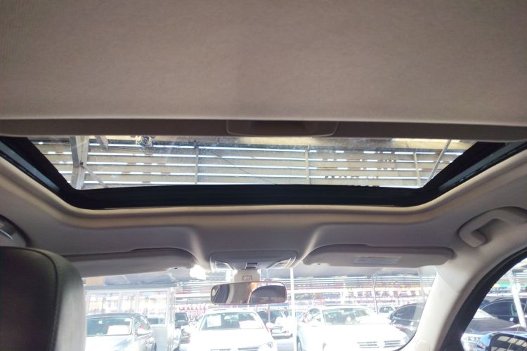 红旗H5 2022款 经典款 改款 1.5T DCT旗韵版中控内饰22