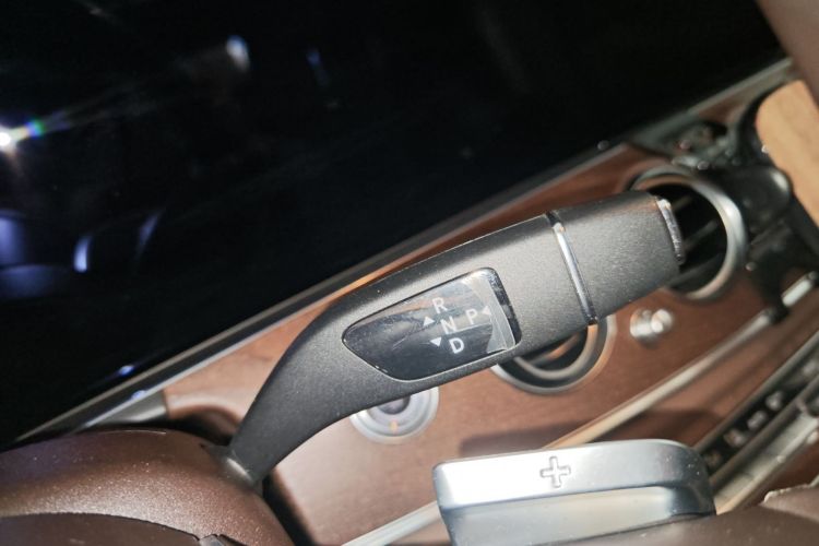 奔驰E级 2023款 E 300 L 豪华型中控内饰18