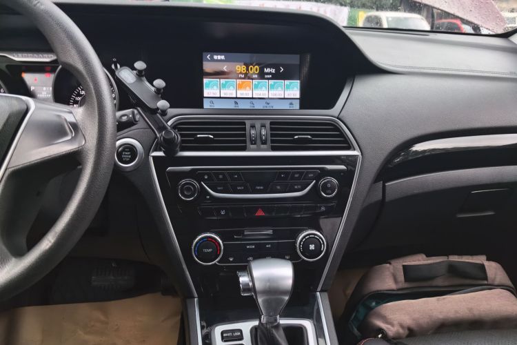 猎豹汽车 猎豹CS10 2017款 1.5T CVT精英型中控内饰16