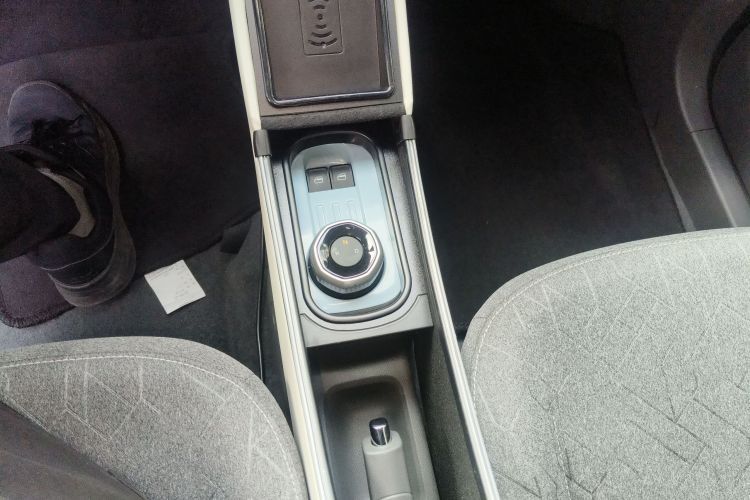 吉利银河 2024款 熊猫mini 200km 耐力熊中控内饰18