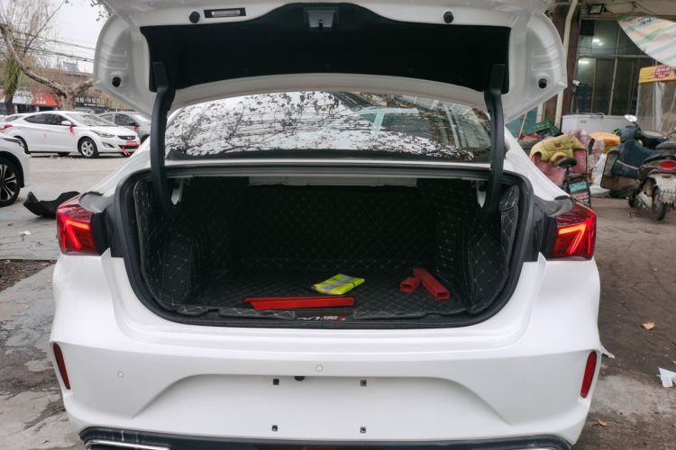 长安 逸动 2020款 PLUS 蓝鲸NE 1.4T GDI DCT尊贵型机舱底盘23