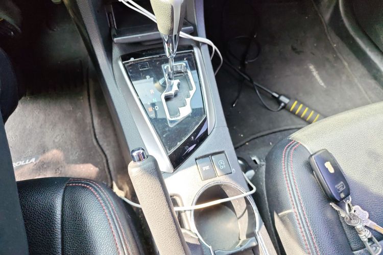 丰田 卡罗拉 2018款 1.2T S-CVT GL智享版中控内饰18