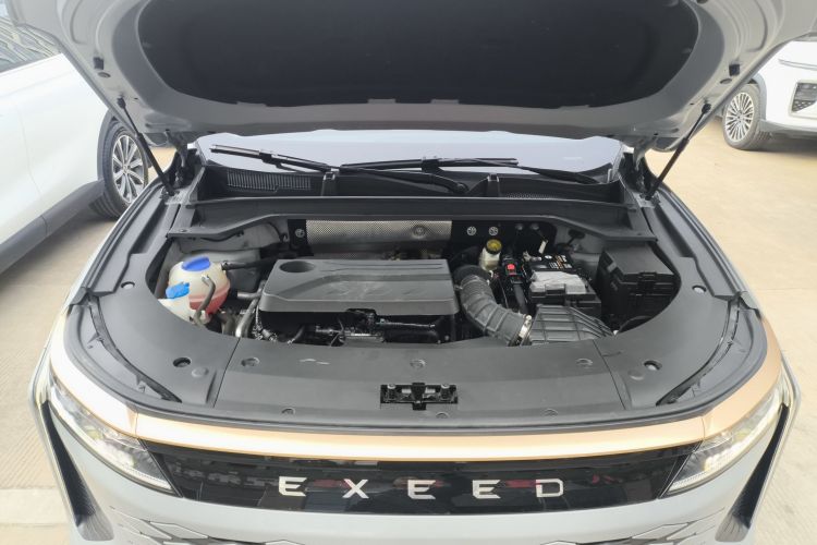 星途瑶光 2023款 400T 两驱优享版机舱底盘24