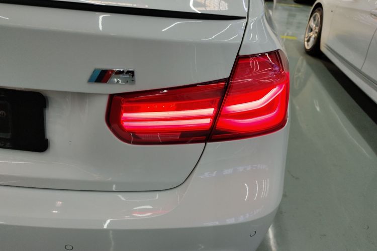 宝马3系 2018款 320Li 领先型M运动套装车身外观9