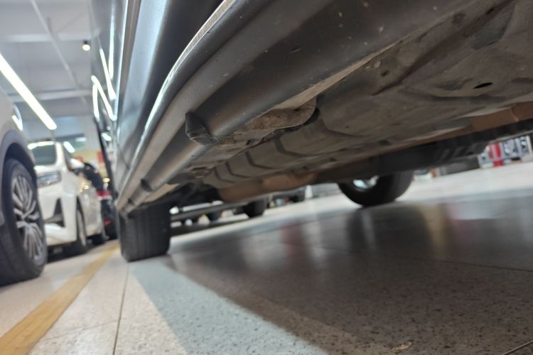 丰田 汉兰达 2012款 2.7L 两驱7座豪华版局部细节9001