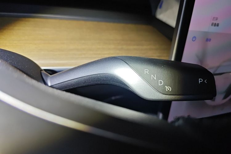 特斯拉 Model Y 2021款 长续航全轮驱动版中控内饰18