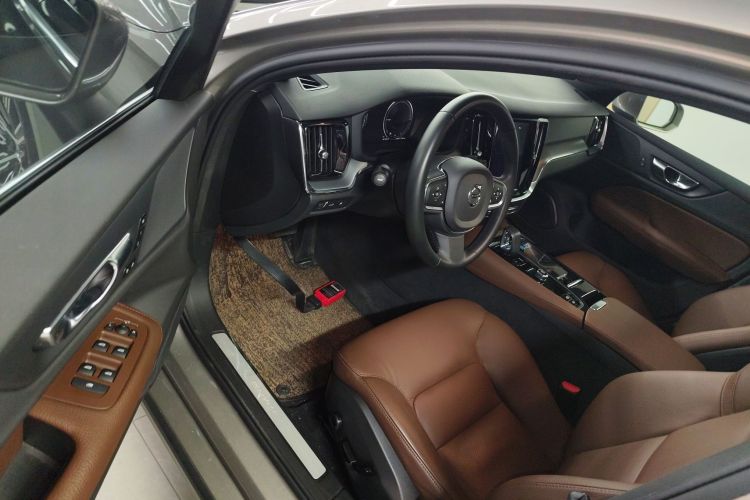 沃尔沃S60新能源 2022款 T8 E驱混动 四驱智逸豪华版中控内饰20