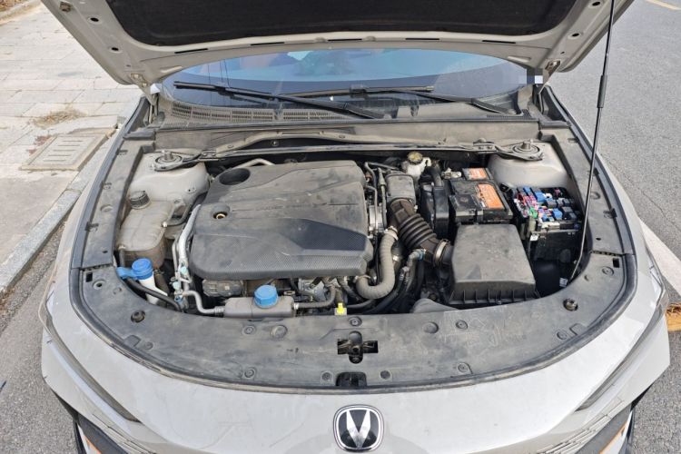 长安UNI-V 2023款 1.5T 运动版局部细节24