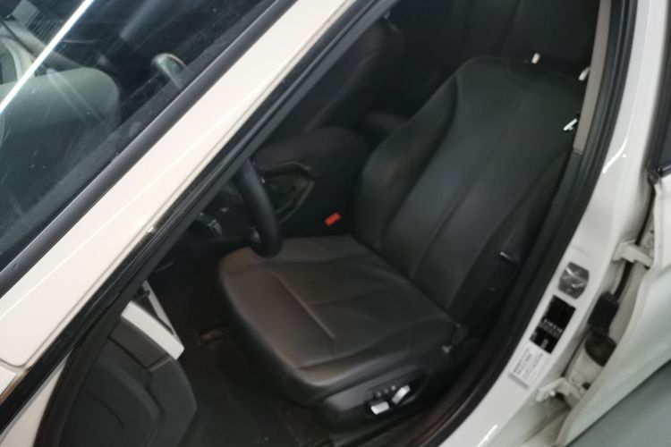 宝马3系 2016款 320Li 进取型中控内饰19