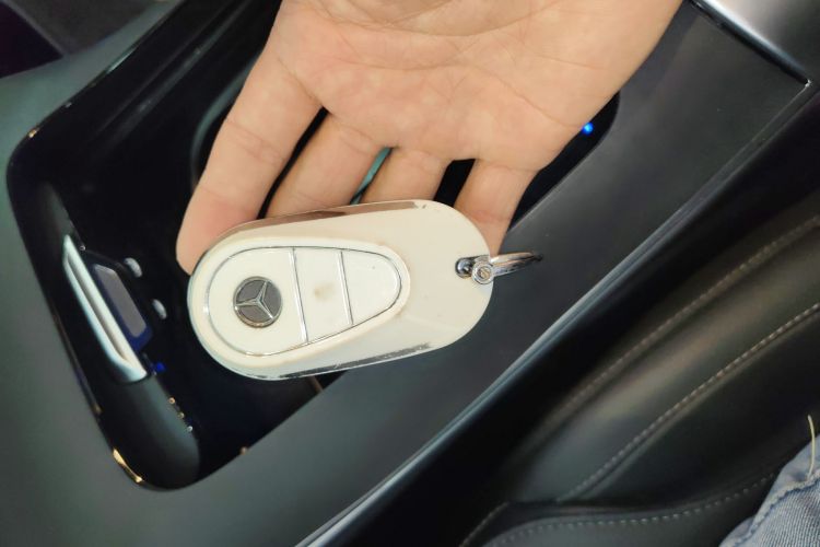 奔驰C级 2025款 C 260 L 运动版中控内饰11