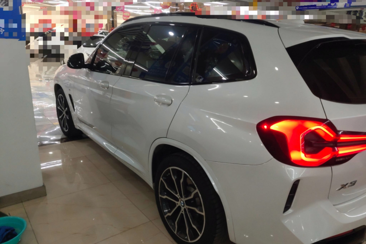 宝马X3 2022款 改款 xDrive30i 尊享型 M曜夜套装车身外观4