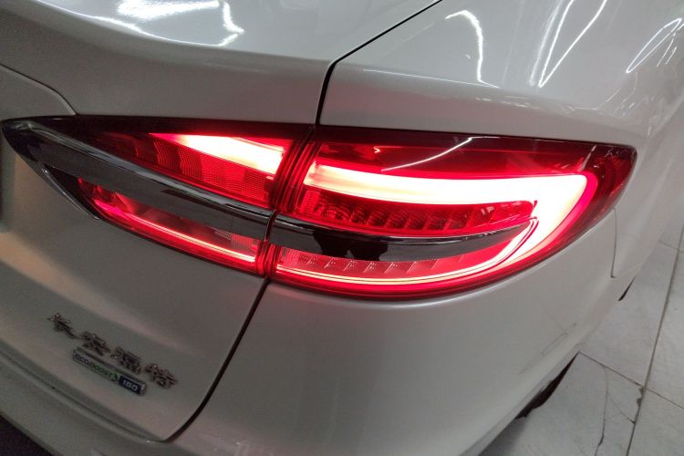 福特 蒙迪欧 2018款 EcoBoost 180 智控时尚型 国VI车身外观9