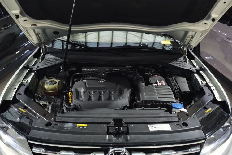 大众 途观L 2018款 改款 330TSI 自动两驱豪华版机舱底盘24