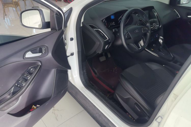 福特 福克斯 2017款 三厢 1.6L 自动风尚型智行版中控内饰20