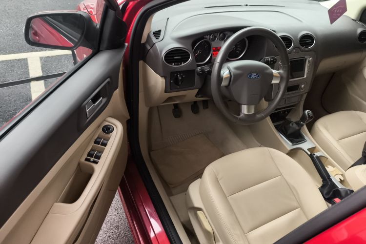 福特 福克斯 2013款 两厢经典 1.8L 手动时尚型中控内饰20