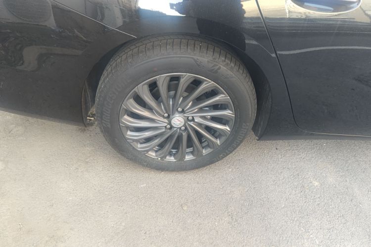 别克 君越 2025款 28T 白金版车身外观6008