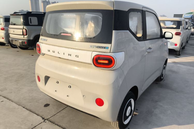 五菱汽车 宏光MINIEV 2024款 第三代 215km 青春版车身外观7