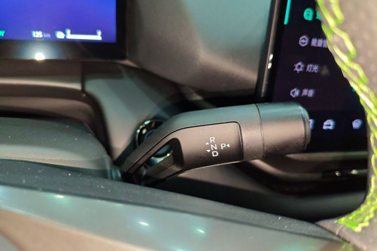 领克06 EM-P 2023款 EM-P 126长续航Halo中控内饰18