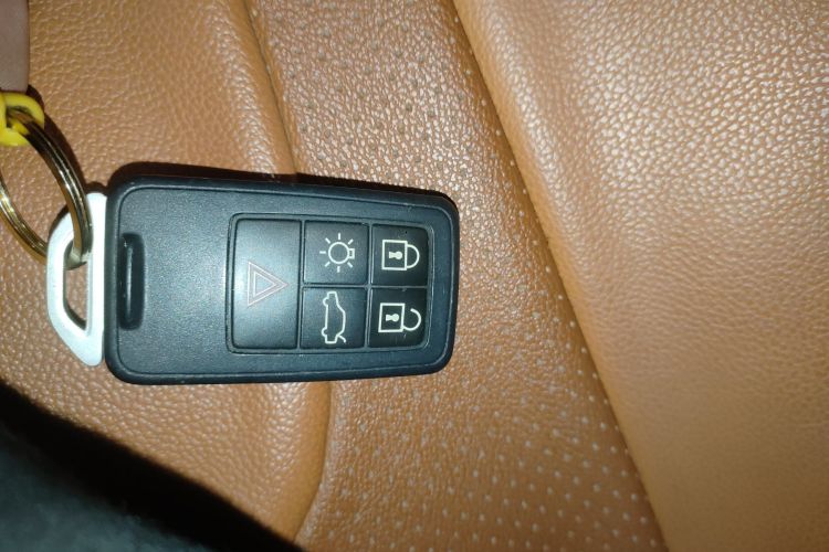 沃尔沃V40 2017款 T3 智雅版中控内饰11