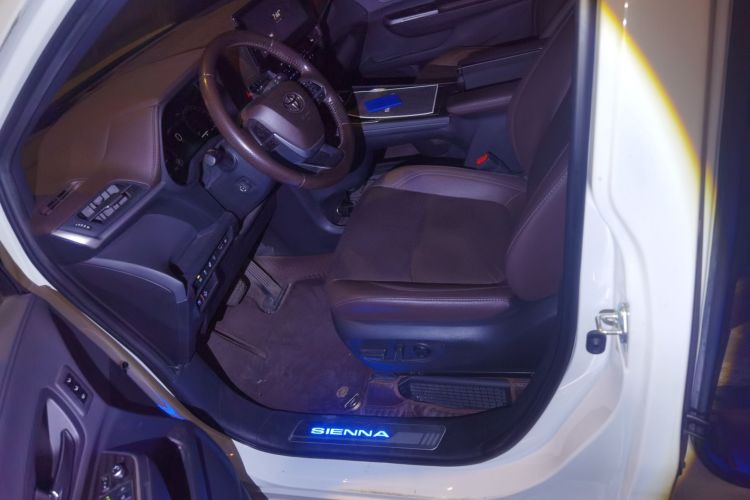 丰田 赛那SIENNA 2021款 2.5L混动 铂金版中控内饰19