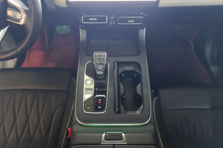 广汽传祺 传祺GS8 2024款 领航系列 2.0TGDI 两驱豪华智联版中控内饰18