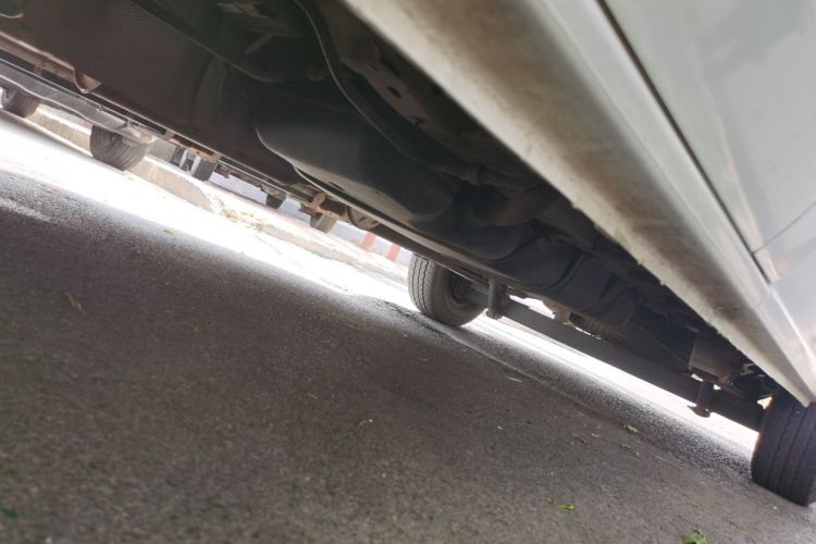 福特 全顺 2020款 2.0T汽油多功能商用车中轴低顶上掀尾门国VI局部细节9004