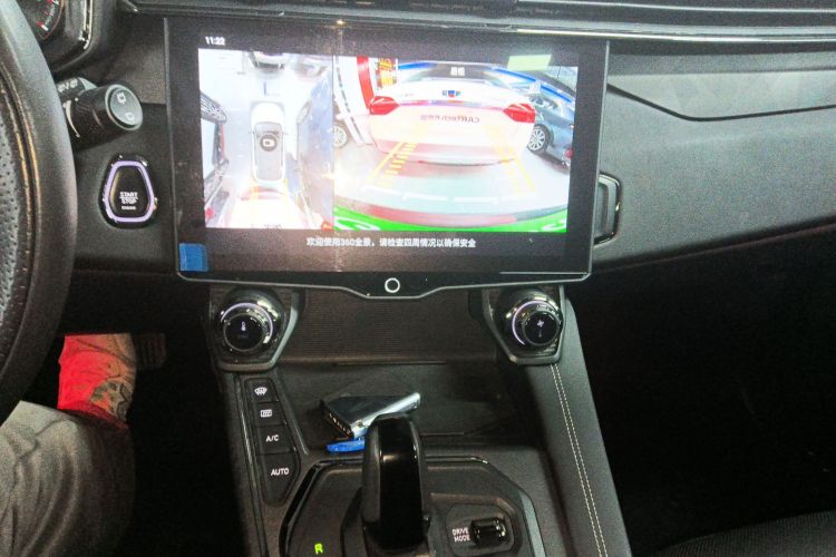 领克01 2021款 2.0TD 四驱劲Halo中控内饰16