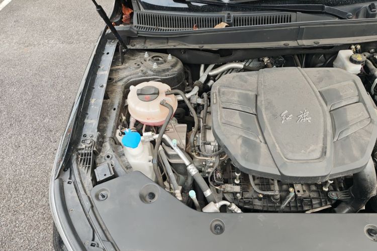 红旗HS5 2023款 2.0T 四驱旗享Pro版机舱底盘25