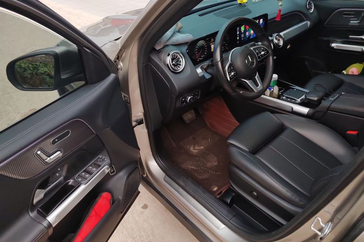 奔驰GLB 2023款 GLB 220 时尚型中控内饰20