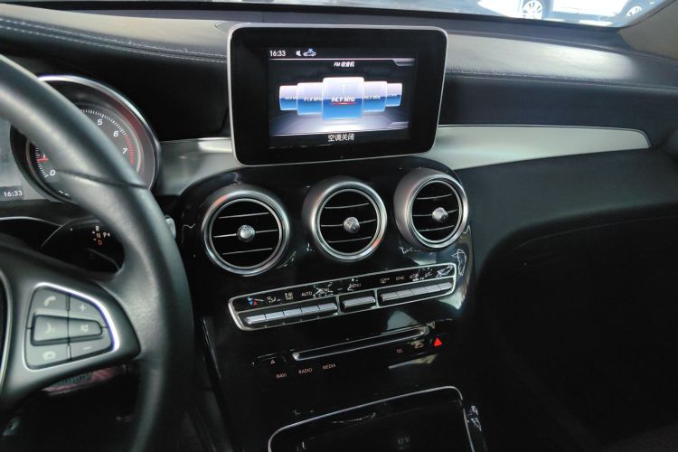 奔驰GLC轿跑 2019款 改款 GLC 200 4MATIC 轿跑SUV中控内饰16