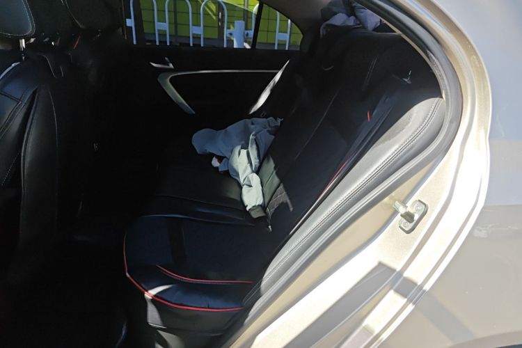 吉利汽车 帝豪 2017款 三厢百万款 1.5L 手动向上版中控内饰21