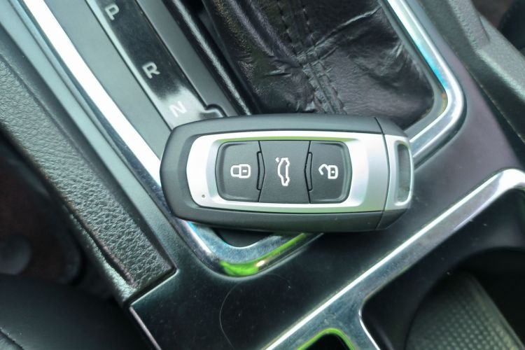 吉利汽车 帝豪 2017款 三厢百万款 1.5L CVT向上互联版中控内饰11