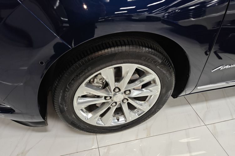 别克GL8 2022款 Avenir艾维亚 四座尊礼版车身外观6007