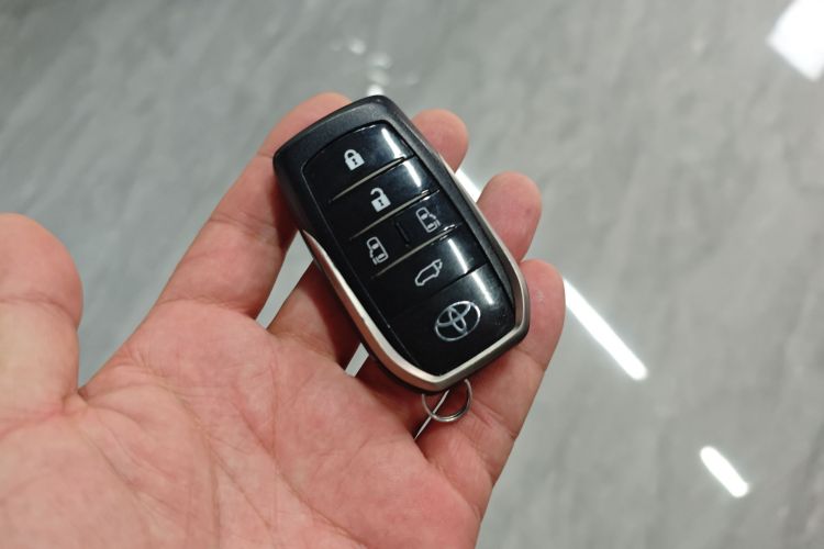 丰田 埃尔法 2018款 改款 3.5L 尊贵版中控内饰11