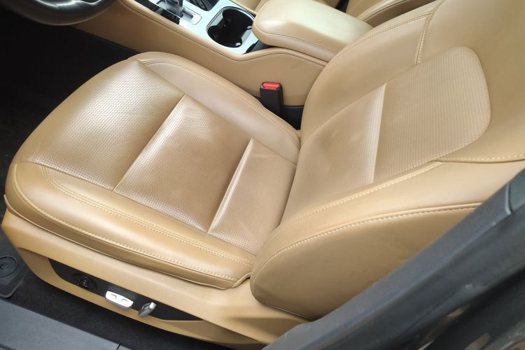 理想汽车 理想ONE 2021款 增程6座版中控内饰19