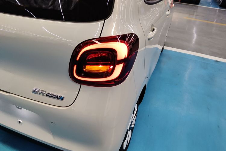 五菱汽车 宏光MINIEV 2025款 四门版 进阶款车身外观9