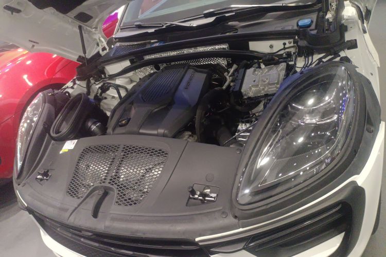 保时捷 2023款 Macan 2.0T机舱底盘24