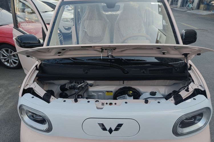 五菱汽车 宏光MINIEV 2024款 第三代 215km 青春版机舱底盘24