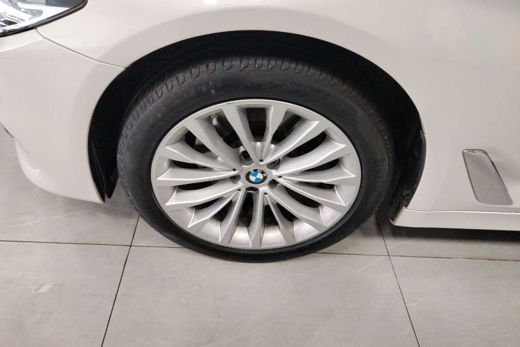 宝马5系 2020款 525Li 豪华套装车身外观6002