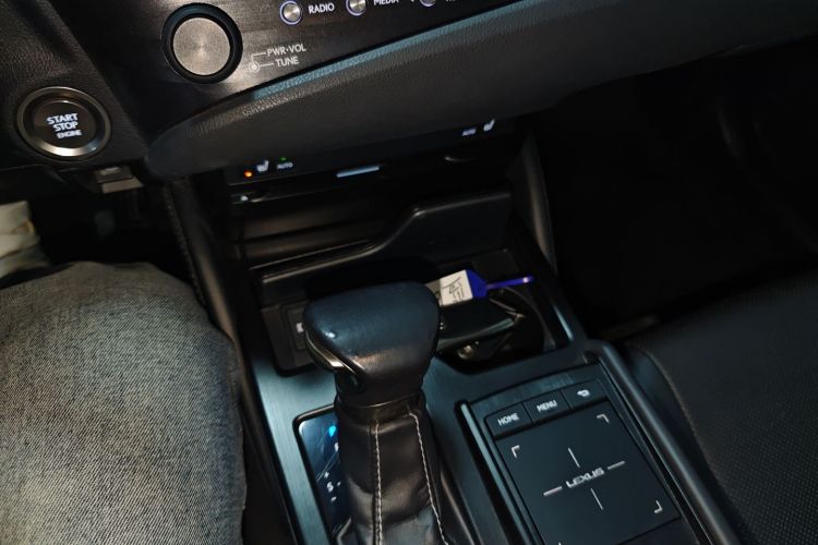 雷克萨斯ES 2018款 200 卓越版 国V中控内饰18