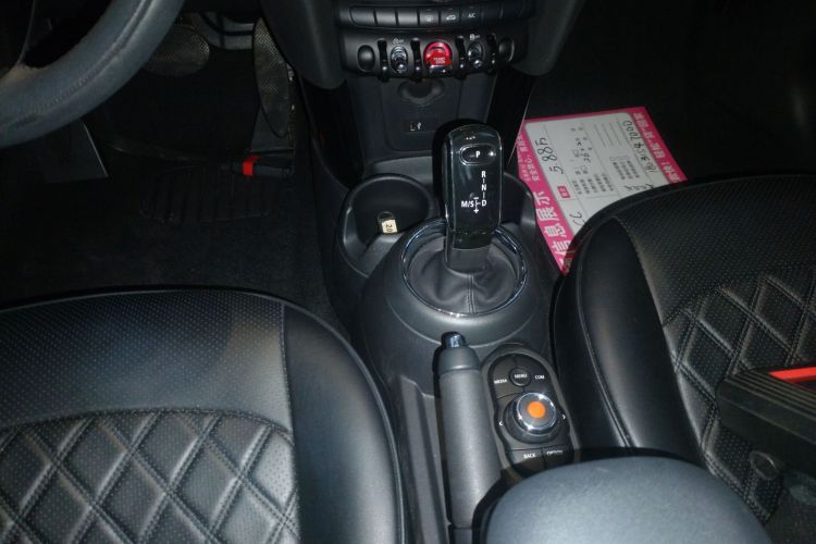 MINI 2019款 1.5T ONE PLUS 五门版局部细节18