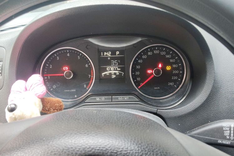 大众 Polo 2014款 1.6L 自动舒适版中控内饰14