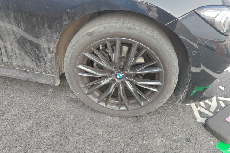 宝马3系 2023款 325Li M运动曜夜套装车身外观10