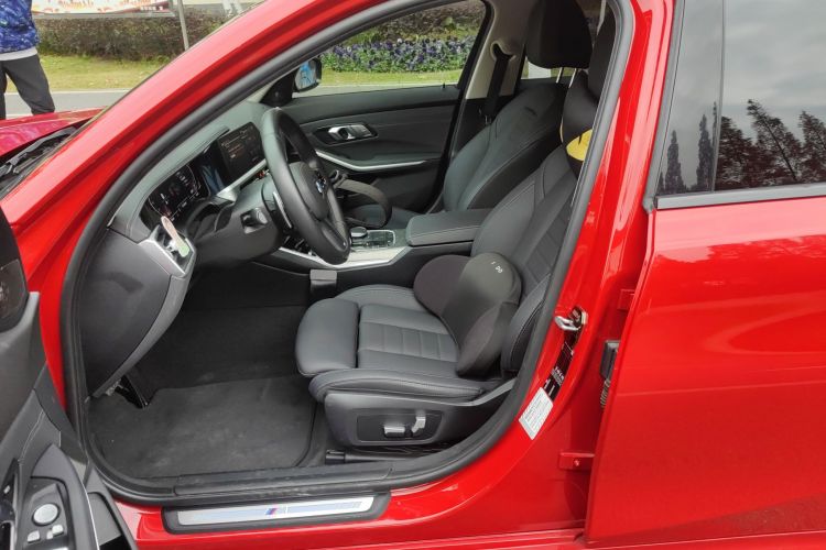 宝马3系 2020款 改款 325i M运动曜夜套装中控内饰19