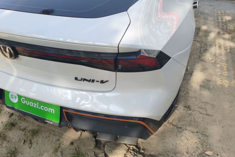 长安UNI-V 2023款 2.0T 领速版车身外观9